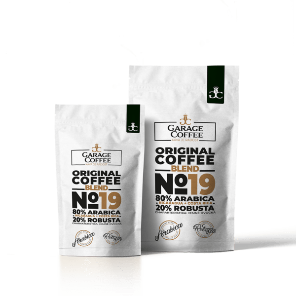 CoffeeGarage.cz - výběrová káva eshop, Garage Coffee NO.19 balení zrnkové kávy pro firmy, Směs tvořená z arabiky a jemné indické robusty přináší unikátní spojení chutí. Kombinací káv z Nikaragui a Kostariky jsme vytvořili harmonickou kombinaci hořkosladkých tónů. Každý šálek lahodného espressa, ať už si ho dopřáváte ráno či odpoledne, vás zaujme chutí jablek, citrusového ovoce, pražených mandlí, nugátu a nádechem hořké čokolády.  ,
